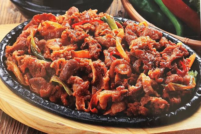 Spicy Pork Bulgogi (철 판 매 운 돼 지 고 기) (铁板辣猪肉)
